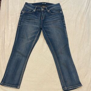 Seven7 brand capri jeans. Size 4. In excellent condition.